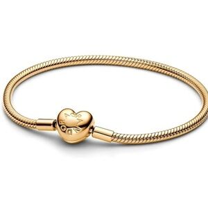 Pandora Moments Heart Clasp Snake Chain Bracelet
14k gold plating Sz 7.1 inches